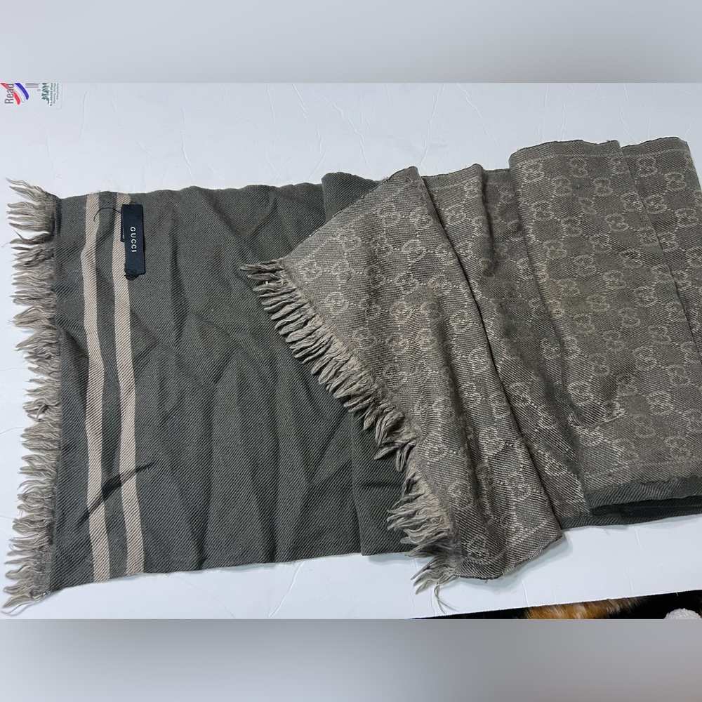 Authentic Gucci wool  Scarf - Picture 6 of 13